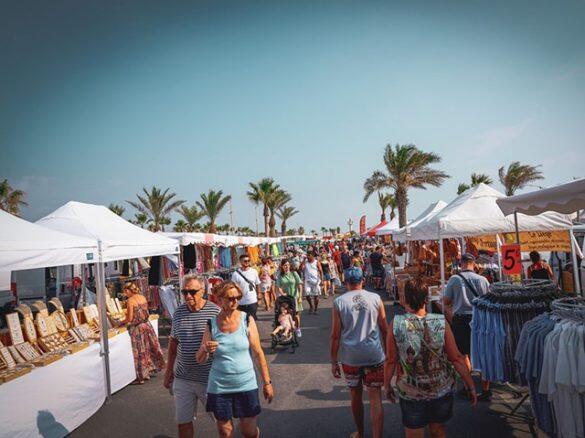 Le marché en bord de mer